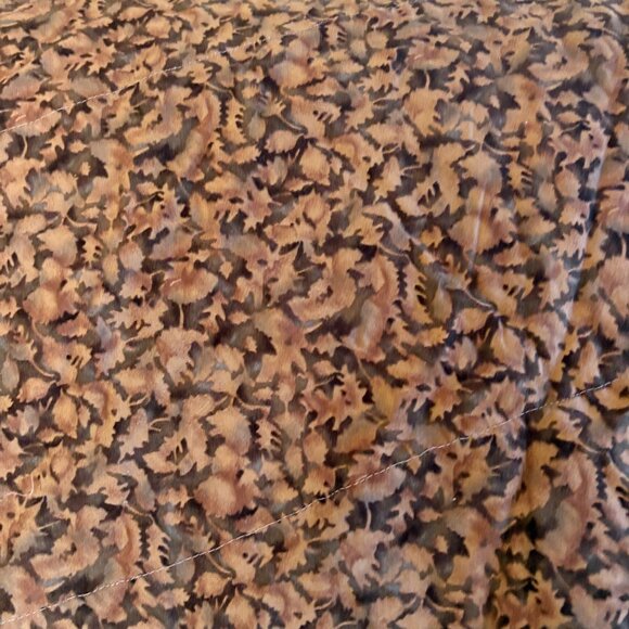 Homemade Tablecloth Patchwork 70in Round Circular Quilt Leafs Blue Maroon Tan - Picture 7 of 8